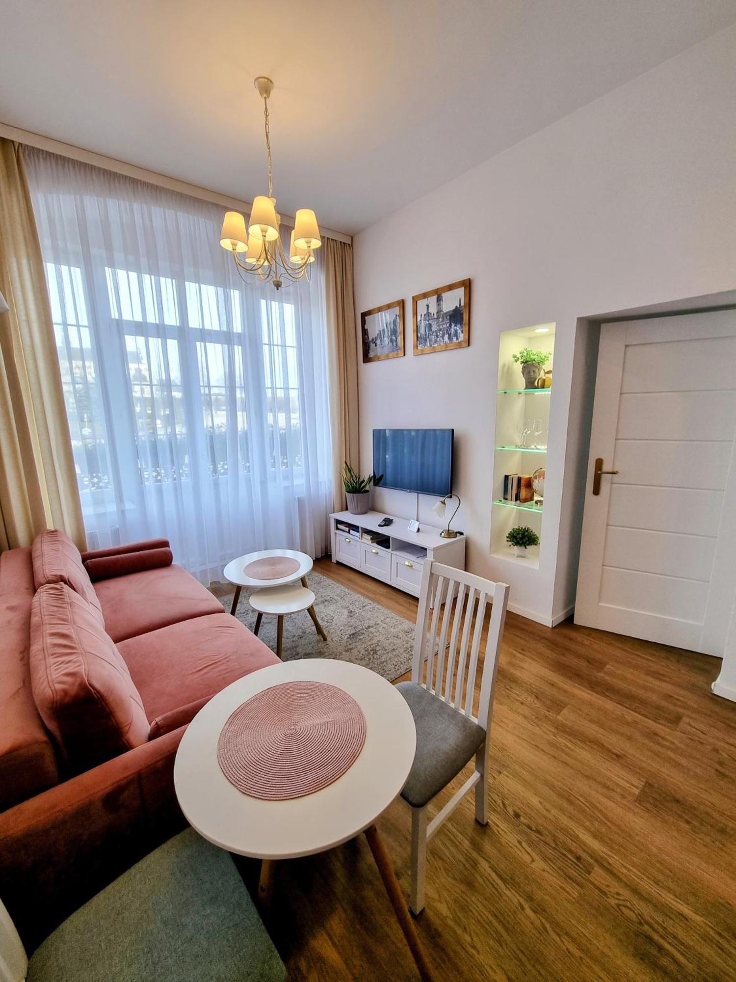 Bialy Kruk Apartamenty Vis-A-Vis Jasnej Gory Czestochowa Exterior photo